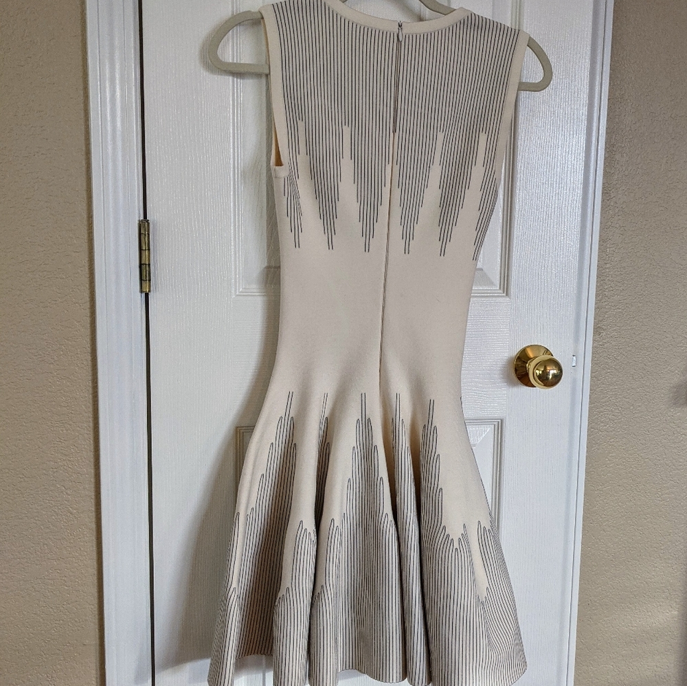 NWOT ALAÏA Cream / Black Dress Sz 38, US Sz 2/4 - Picture 3 of 15